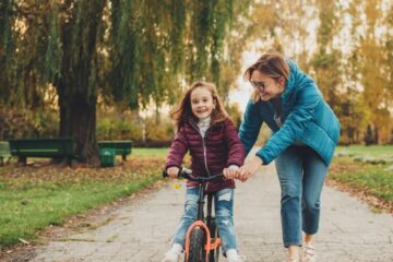 jak nauczyć dziecko jeździć na rowerze