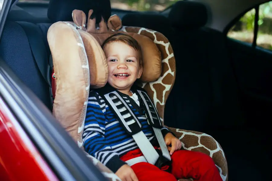 bezpieczna jazda samochodem z dzieckiem