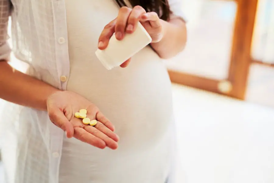 dlaczego angina w ciąży może być niebezpieczna - czym grozi branie antybiotyków w ciąży