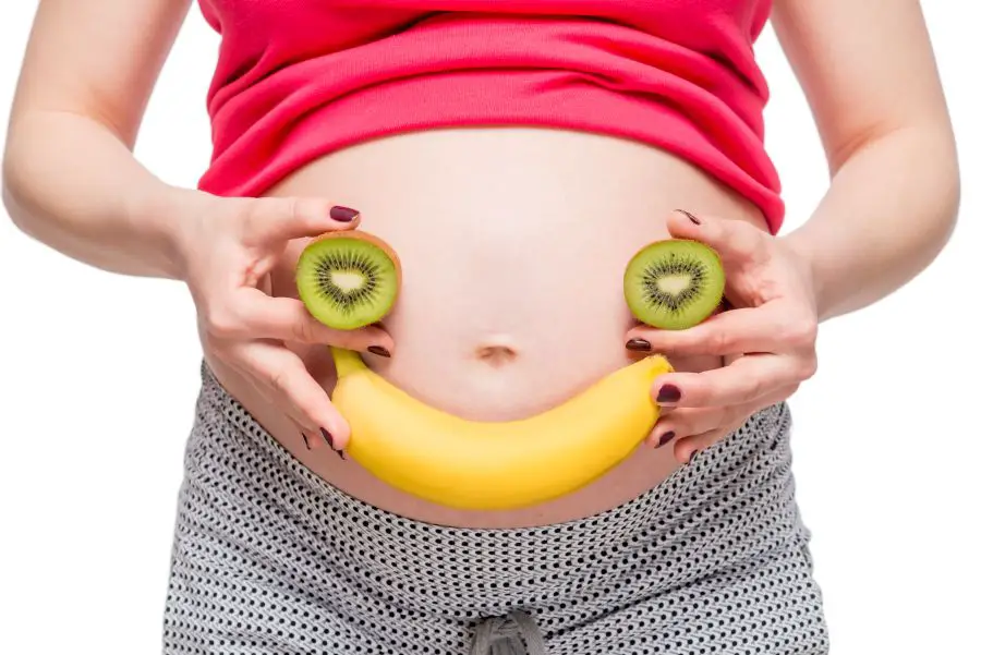 kiwi w ciąży - owoce kiwi a zaparcia w ciąży