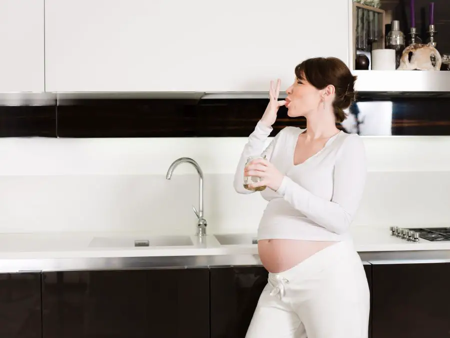 miód w ciąży - czy kobiety mogą jeść miód w ciąży