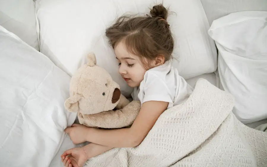 jak oduczyć dziecko spania z rodzicami - urządzenie maluchowi swojego pokoju