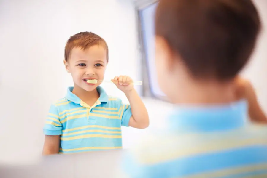 mycie zębów dla dzieci - jak zacząć dbać o zęby maluchów