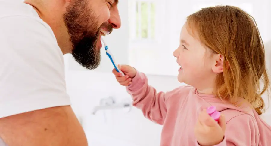 mycie zębów dla dzieci - ważny jest wybór odpowiedniej pasty do zębów