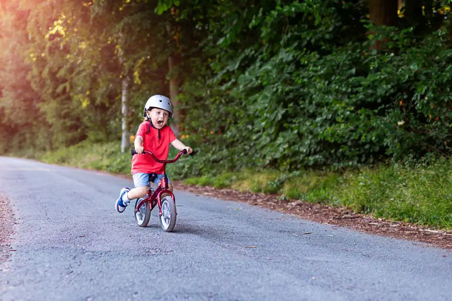  w jakim wieku dziecko może wsiadać na rowerki biegowe - rower biegowy dla twojej pociechy